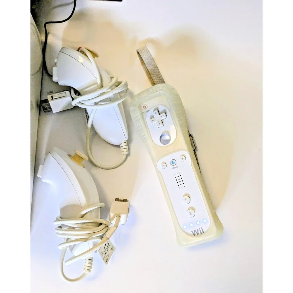 Nintendo Wii RVL-001 GameCube Compatible Bundle Wii Sports Controller Nunchucks